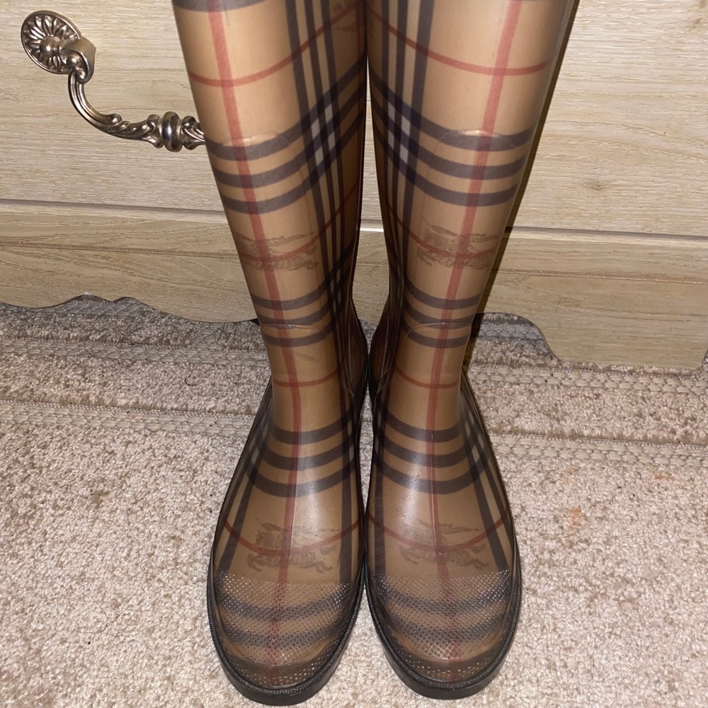 100% authenic burberry rain boots